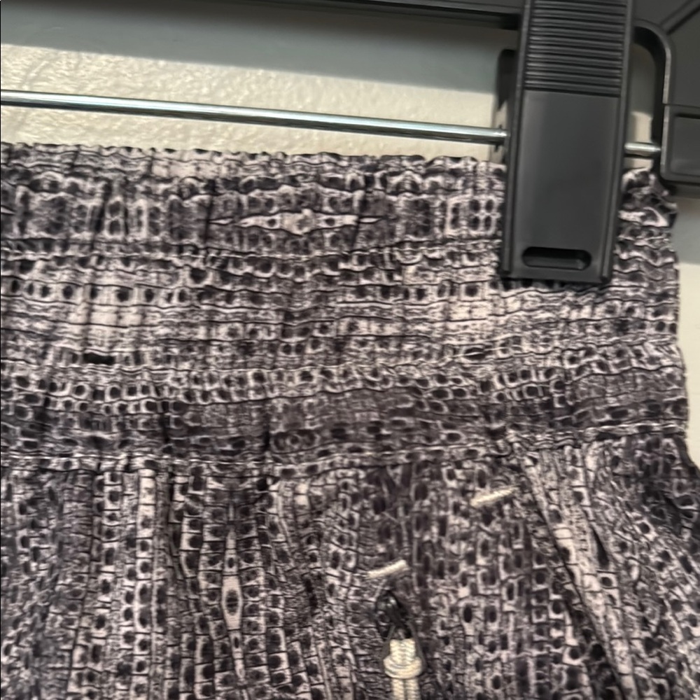 Vuori Women's Athletic Shorts in Black and Gray XSmall - Picture 5 of 8